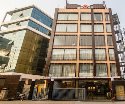 https://imgcld.yatra.com/ytimages/image/upload/t_hotel_yatra_city_desktop/v1465451562/Domestic Hotels/Hotels_Kolkata/Hotel Sawood International/Overview.jpg